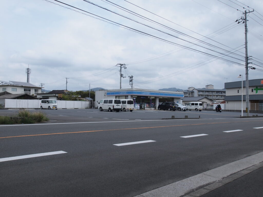 コンビニ　ローソン宿毛工業高校前店（コンビニ）まで427m