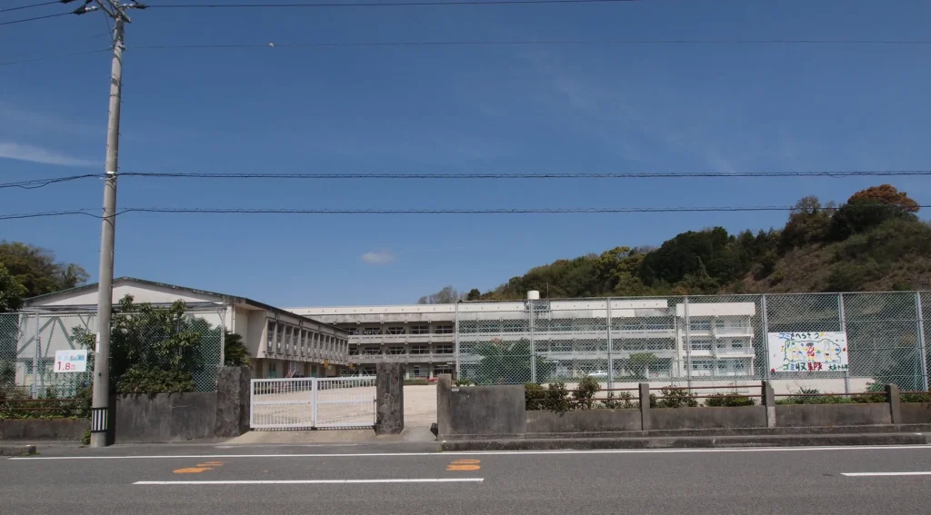 小学校　宿毛市立大島小学校（小学校）まで1464m