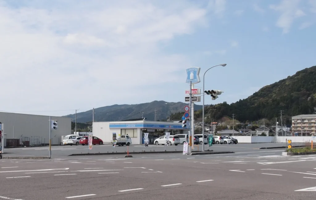 コンビニ　ローソン宿毛バイパス店（コンビニ）まで744m