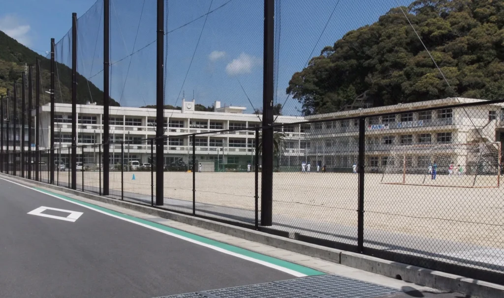 中学校　宿毛市立宿毛中学校（中学校）まで1316m