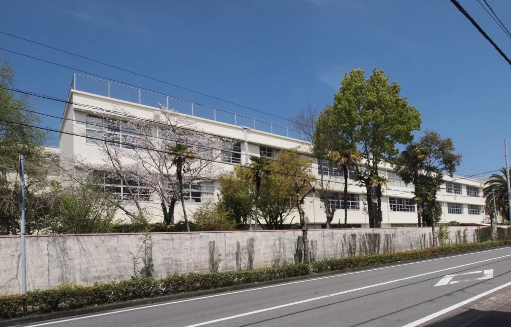 小学校　宿毛市立宿毛小学校（小学校）まで980m