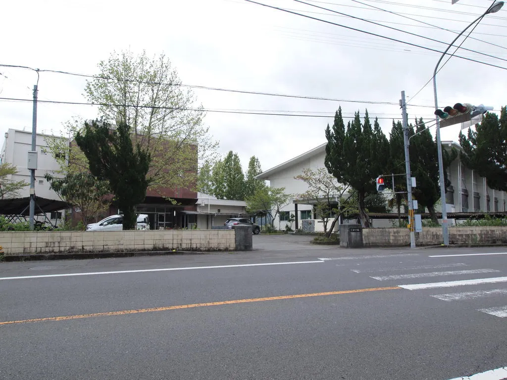 中学校　宿毛市立東中学校（中学校）まで1092m