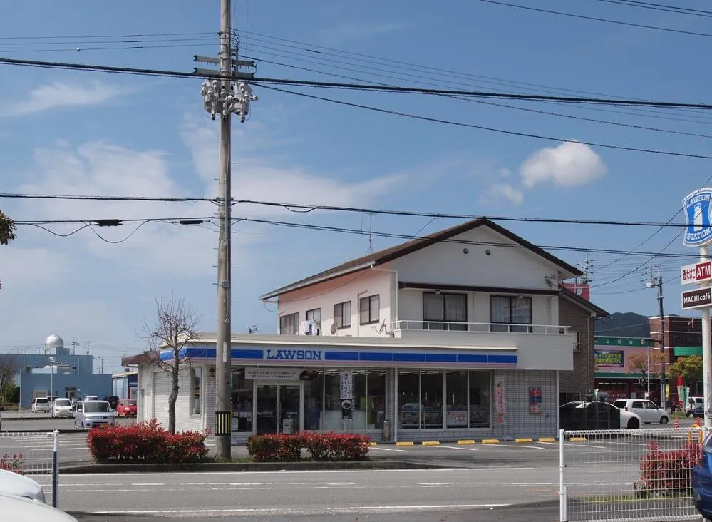 コンビニ<br>ローソン宿毛駅前町店まで3279m