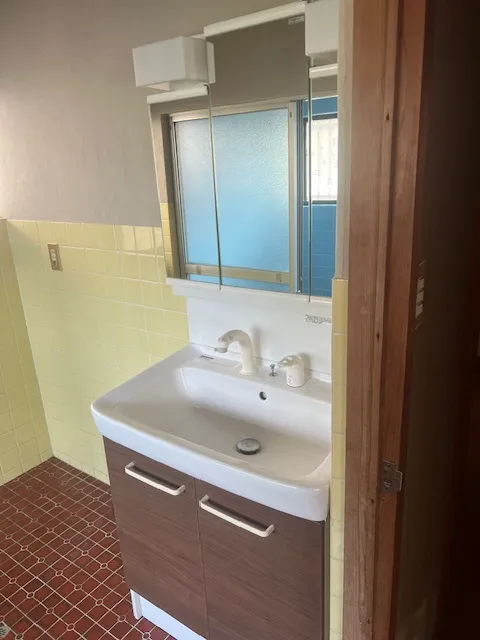 洗面設備　シャワー付洗面台