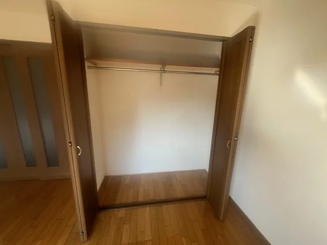 その他　広々クローゼット、ポール付き